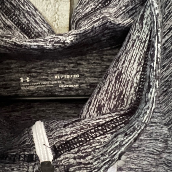 Size XL under armour zip up - Picture 2 of 3